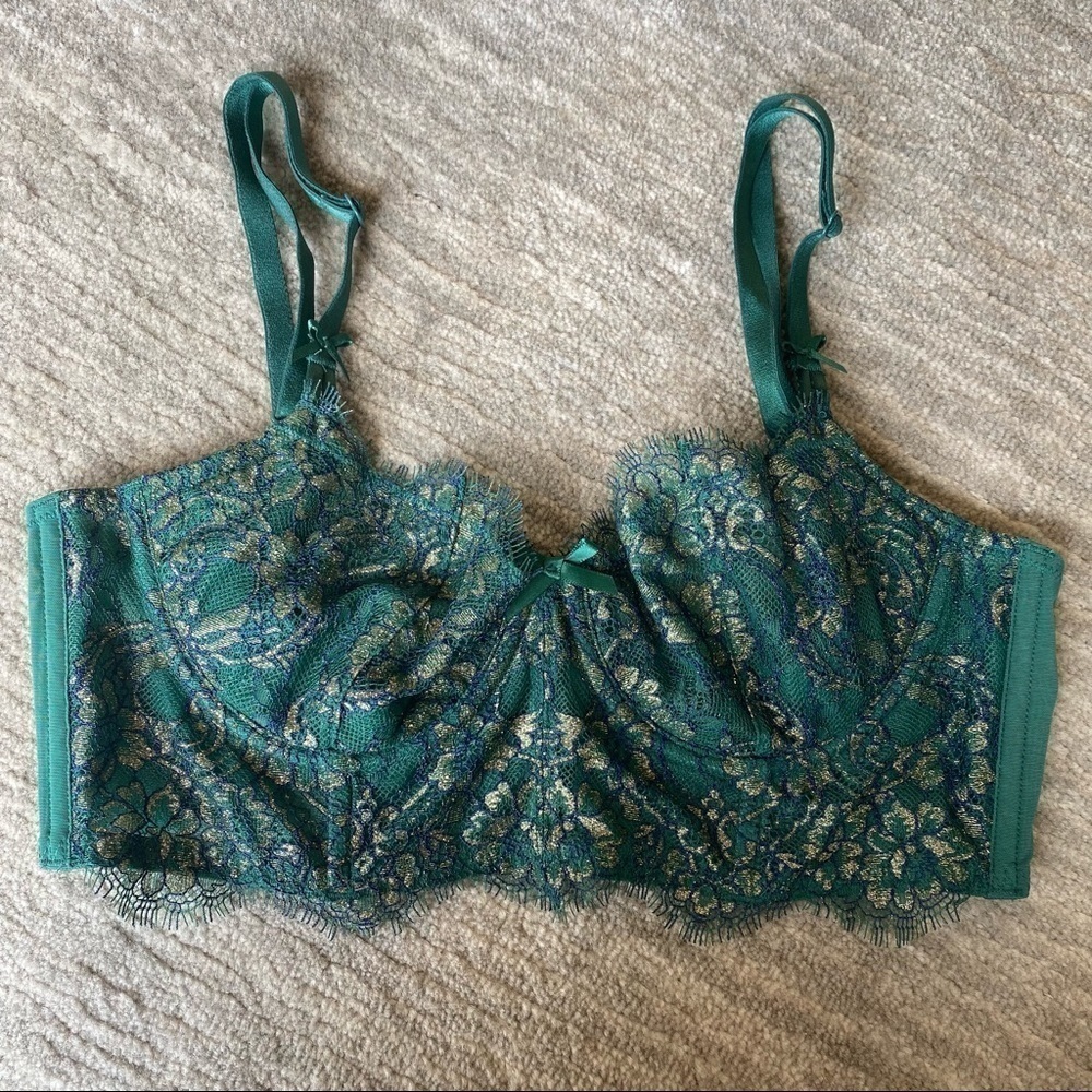 Victoria Secret Green Lace Dream Angels Bra - Size 32C